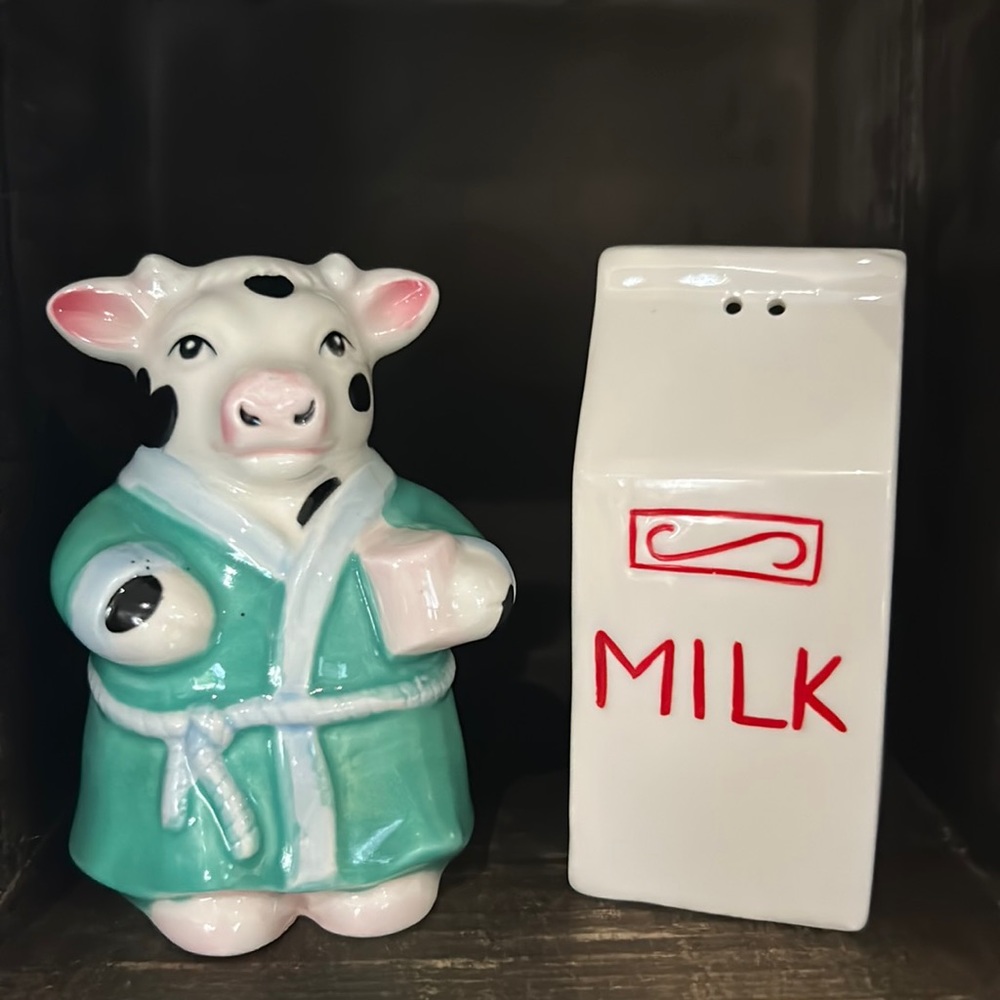 Cow & Milk carton S&P shakers